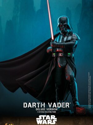 Darth Vader Star Wars: Obi-Wan Kenobi Deluxe Version Hot Toys, questa versione Deluxe include una testa del casco Darth Vader intercambiabile.