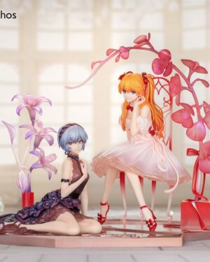 Evangelion PVC Statue Rei Ayanami & Asuka Shikinami Langley Myethos. It stands approx. 15,5 cm and 22 cm tall and comes with a special base.