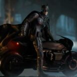 Batman Statua DC Comics The Batman Premium Format Sideshow with Batcycle Robert Pattinson del Cavaliere Oscuro in The Batman (2022)