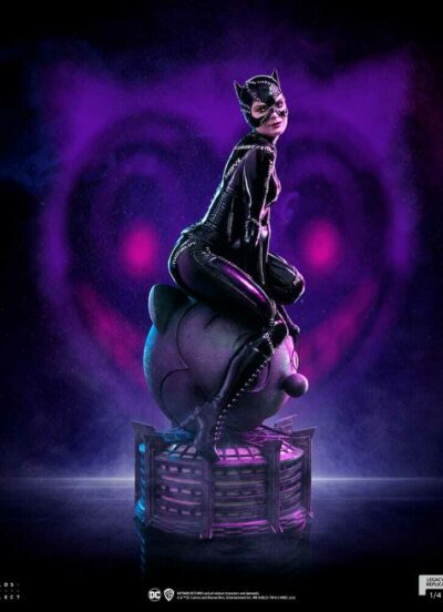 Catwoman Batman Returns Legacy Replica Statue 1/4 Iron Studios, la statua è una ricreazione meticolosa e fedele del personaggio, creata con la massima