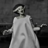 Bride of Frankenstein Neca Universal Monsters Action Figure. Questa figura è presentata in bianco e nero autentico da film e viene fornita con bende...
