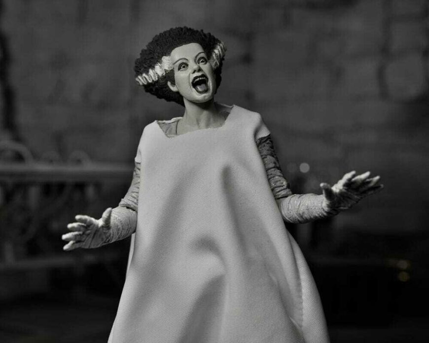 Bride of Frankenstein Neca Universal Monsters Action Figure. Questa figura è presentata in bianco e nero autentico da film e viene fornita con bende...