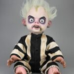 Beetlejuice Beetlejuice Prop Replica 1/1 Baby Beetlejuice Doll 49 cm Neca