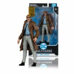 Dc multi commissioner gordon year one pt4 gold label af Il Multiverso Dc, in ogni sua sfaccettatura (Comics, Tv, Cinema, Gaming e tutti i media possibili) ci viene proposto da McFarlane toys in formato action figure, grazie ad un accordo esclusivo con Warner nato pochi anni addietro. La figura in questione riprende il famosissimo fumetto "BATMAN: YEAR ONE" di Frank Miller e David Mazzucchelli, proponendo la vesione del Commissario Gordon apparsa su quelle pagine indimenticabili! Batman Year One (Part 4) DC Multiverse Action Figure Lt. James Gordon (Gold Label) 18 cm