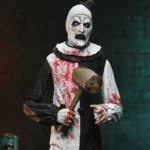 Terrifier 2 Art The Clown Blood Splattered Ultimate Af Nuova versione Blood Splattered per Art the Clown, da "Terrifier 2"! La figura è in scala 7" ed è dotata di accessori, di volti e mani intercambiabili e di altri accessori. Imperdibile!