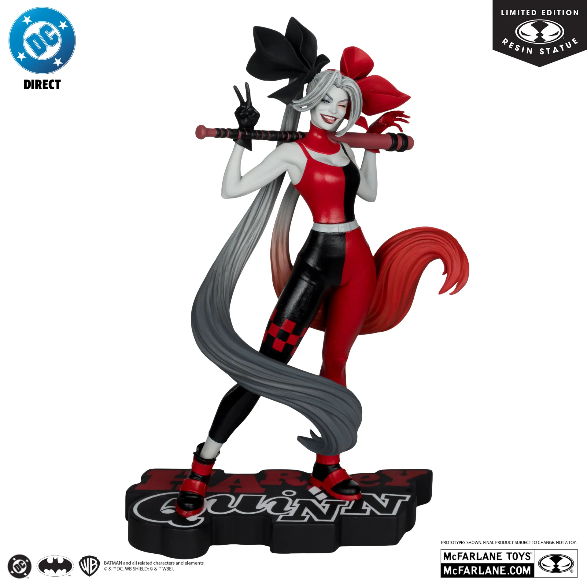 Dc Direct Harley Quinn:red,white&black Harley Quinn By Alex Garner Resin Statue Porta caos, fascino e lo stile dei fumetti nella tua collezione con questa straordinaria statua in resina da 8,25 pollici di McFarlane Toys. Ispirata all’iconica copertina cartonata di Harley Quinn Vol. 4 #27 (Cover B Variant), illustrata da Alex Garner, questa pièce cattura l’inconfondibile energia di Harley Quinn in una decisa combinazione di colori rosso, bianco e nero. Statua in edizione limitata in scala 1:10 realizzata in poliresina Base numerata a mano